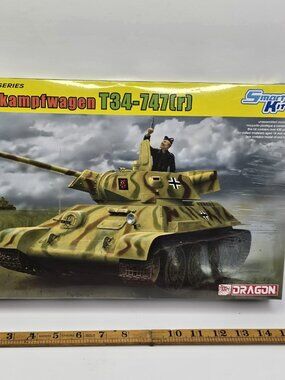 SEALED Dragon 1/35 Panzerkampfwagen T34-747(r) Smart Kit Model Tank 39-45 Series